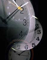 Marcas múltiples. Conjunto de relojes con imágenes superpuestas.