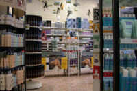 Productos. Productos de belleza en un lineal.