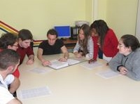 Trabajando en un curso de prevención de riesgos.