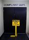 Puerta con aviso de salida de emergencia.