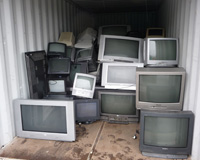 Contenedor de televisores y monitores.
