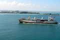 Vista aérea desde babor de un buque portacontenedores entrando en la bahía de Puerto Rico.