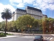 Vista general del edificio de varias plantas de la Aduana de Buenos Aires desde una calle aledaña.