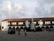 Vista parcial de la plaza de la Aduana de Cartagena de Indias (Colombia) en la que se aprecia la estatua de Cristóbal Colón.