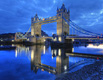 El Puente de Londres, sobre el Támesis,  al atardecer.