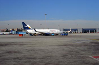 Avión1. Avión en la pista de un aeropuerto.