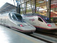 Trenes de viajeros. Trenes en la estación de Málaga.