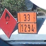 Amortización creciente. Placas señalando que es un vehículo de mercancías peligrosas.