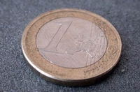 Una moneda de euro en primer plano.