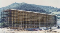 Estructura, sin paredes, de un almacén autooportante.