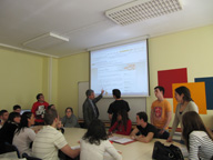 Reunión del equipo de almacén con el Director.