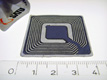 Etiqueta RFID con medida en centímetors.
