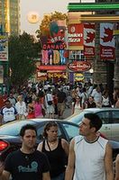 Tourists. Grupo de turistas en las calles de Canadá.