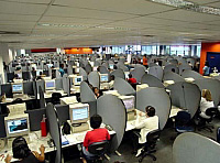 Call centre. Centro de atención telefónica con cientos de trabajadores.