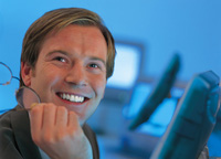 Hombre sonriente.