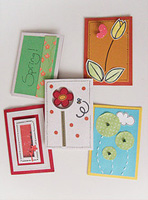 Cards. Tarjetas de agradecimiento en distintos colores.