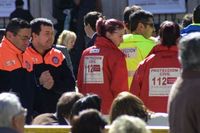 Emergencia. Personal de emergencia con su indumentaria de protección civil y del 112.