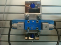 Imagen de electroválvula hidráulica de 5 vías 3 posiciones.