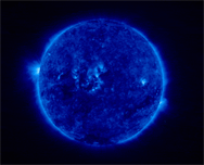 Animación de un sol azul en tres dimensiones temblando.