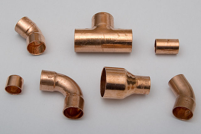 Ilustración de accesorios de tubería de cobre para soldar.