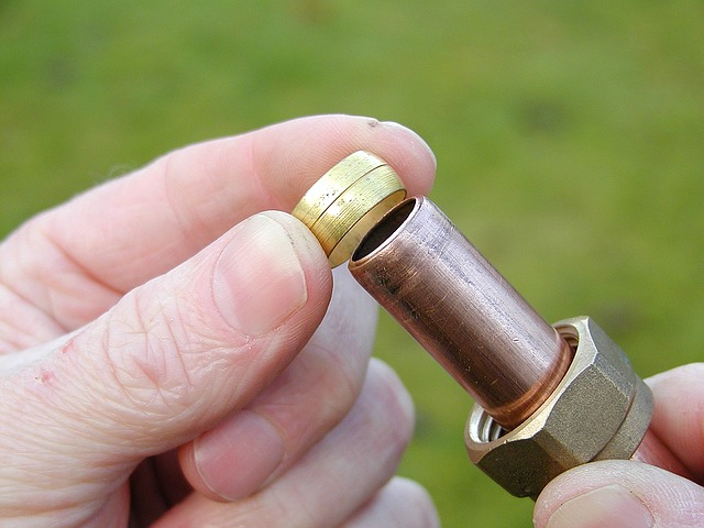 Ilustración de un accesorio de latón para uniones de tubería de cobre.