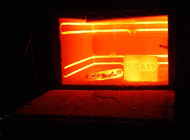 Ilustración de la realización de un tratamiento térmico en un horno.