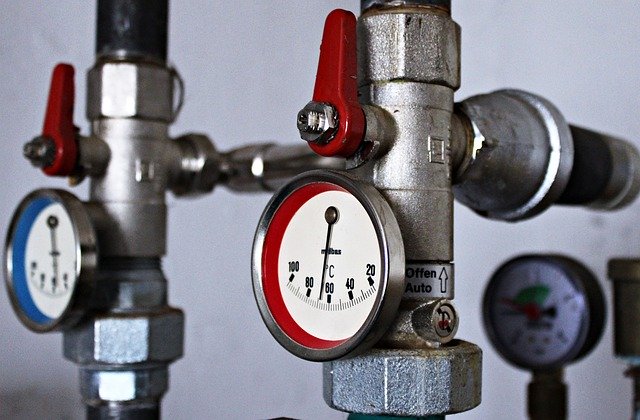 Ilustración de unos termostatos pertenecientes a una instalación de calefacción.