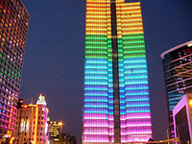 Imagen de edificio iluminado con led.