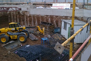 Imagen de almacén, parque de maquinaria y caseta de obra.
