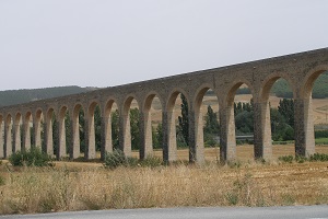 Imagen del acueducto de Noain.