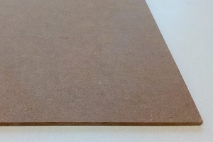 Imagen de un tablero de fibra DM.