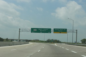 Imagen de una carretera con firme de hormigón.