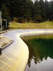 Embalse para almacenamiento de aguas brutas