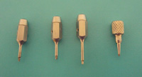 Diferentes tipos de destornilladores de implantes.