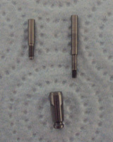 Cóping de impresión al que se le puede acoplar un tornillo corto para la técnica de cubeta cerrada o un tornillo largo para la técnica con cubeta abierta.