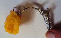 Esquelético inferior acabado con un rodete de mordida de cera blanda.