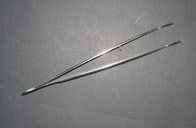 Imagen que muestra una pinza intraoral.