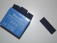 Imagen que muestra una caja con papel de articular azul.