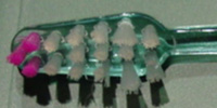 La imagen muestra la cabeza del cepillo periodontal.