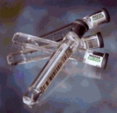 Se ven cuatro tubos de recogida de muestra para la determinación de la VSG mediante el método automático patentado por Vesmatic-Diesse.
