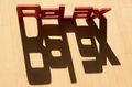 Letras en relieve con la palabra relax y su sombra.