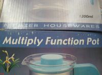 Imagen publicitaria de un jarra en la que se puede leer: “Multiply function Pot”, en castellano se traduce como “Jarra multifunción”.